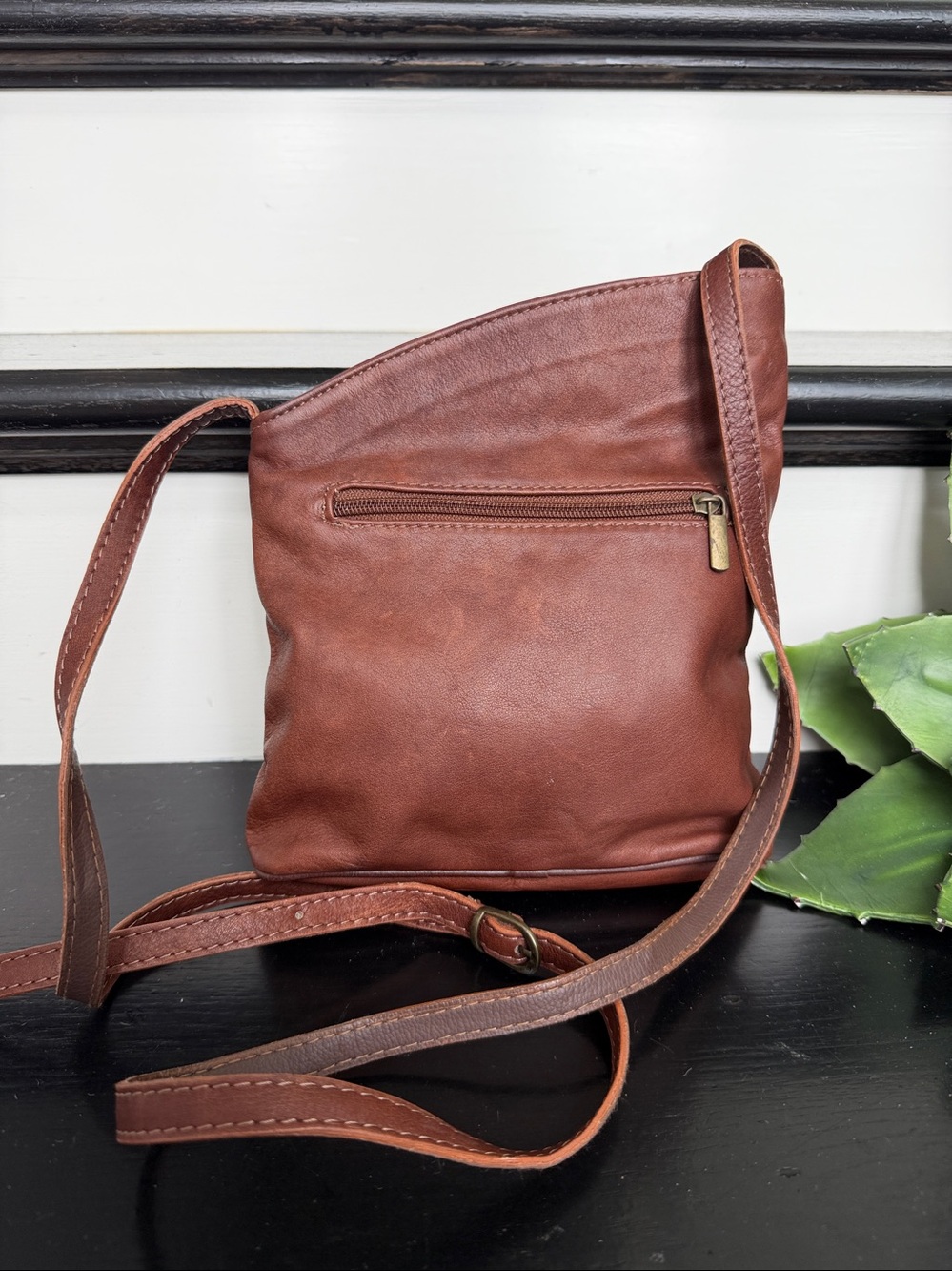 Vintage Italian genuine leather crossbody purse brown minimalist shoulder bag - Picture 5 of 9
